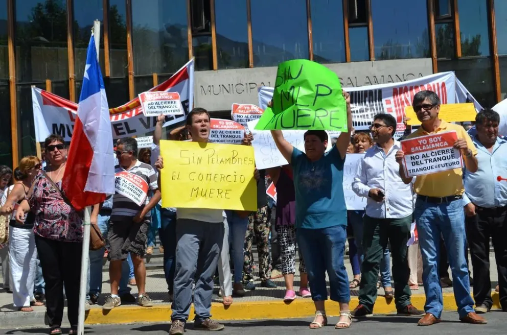 Protesta de comerciantes y despeje  de vías marcan el día después del acuerdo