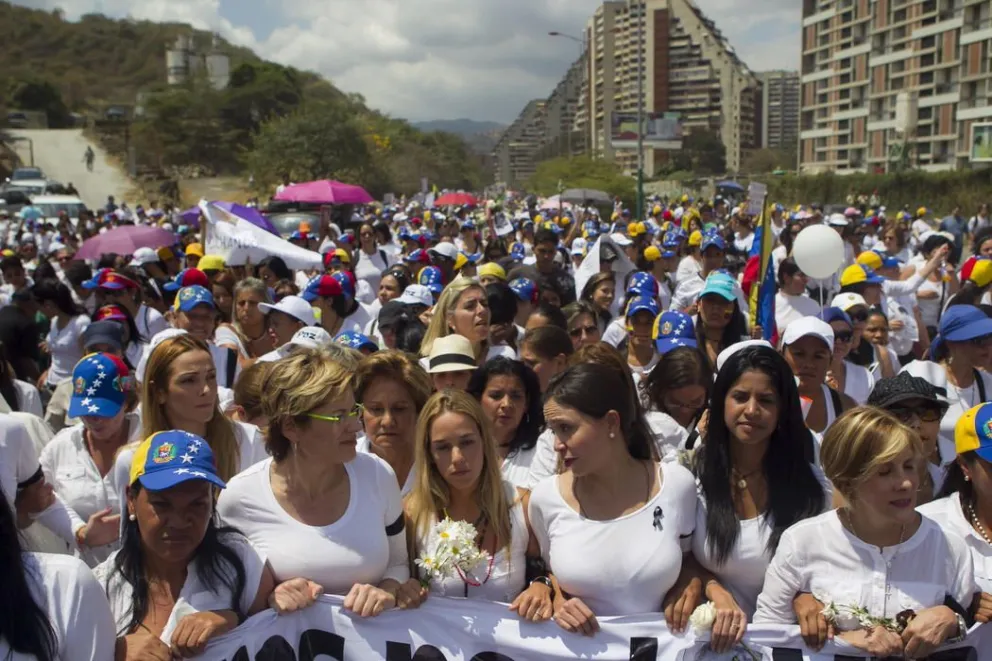 Mujeres marchan en Caracas en demanda del fin de la represión