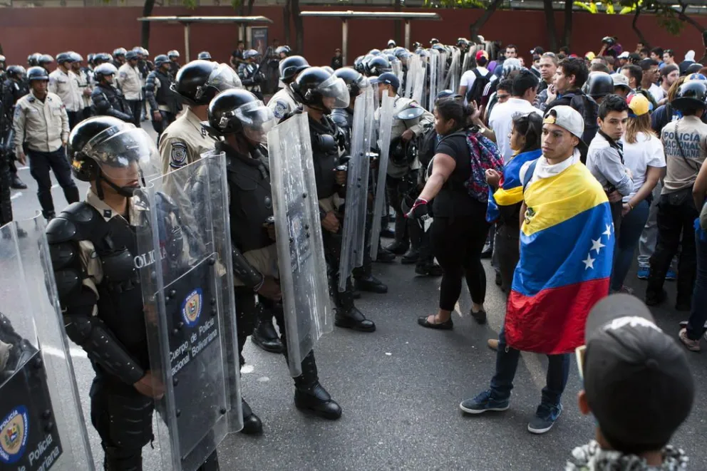 Denuncian violaciones y golpes de electricidad contra detenidos en Venezuela