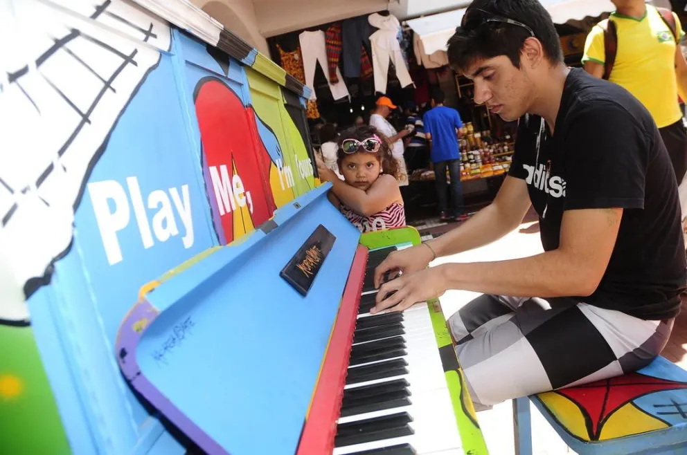 Pianistas populares se toman las calles de La Serena