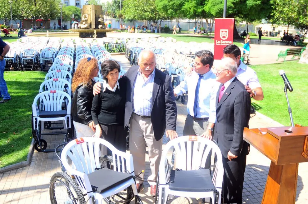 Municipio entrega 310 sillas de ruedas gestionadas con fundación internacional