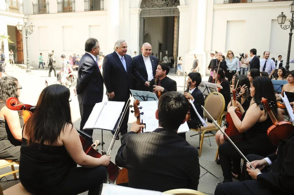 Orquesta sinfónica de la Antena deleitó en La Moneda