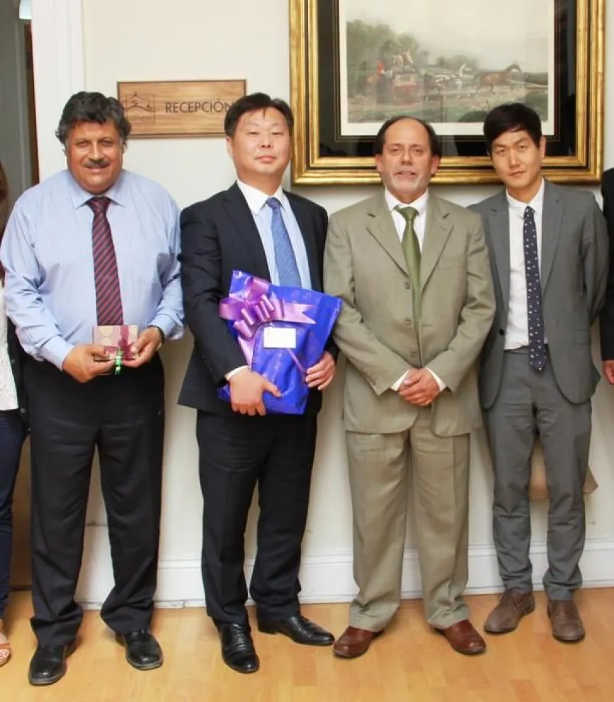 Delegación de la embajada de Corea del Sur propone planes educativos