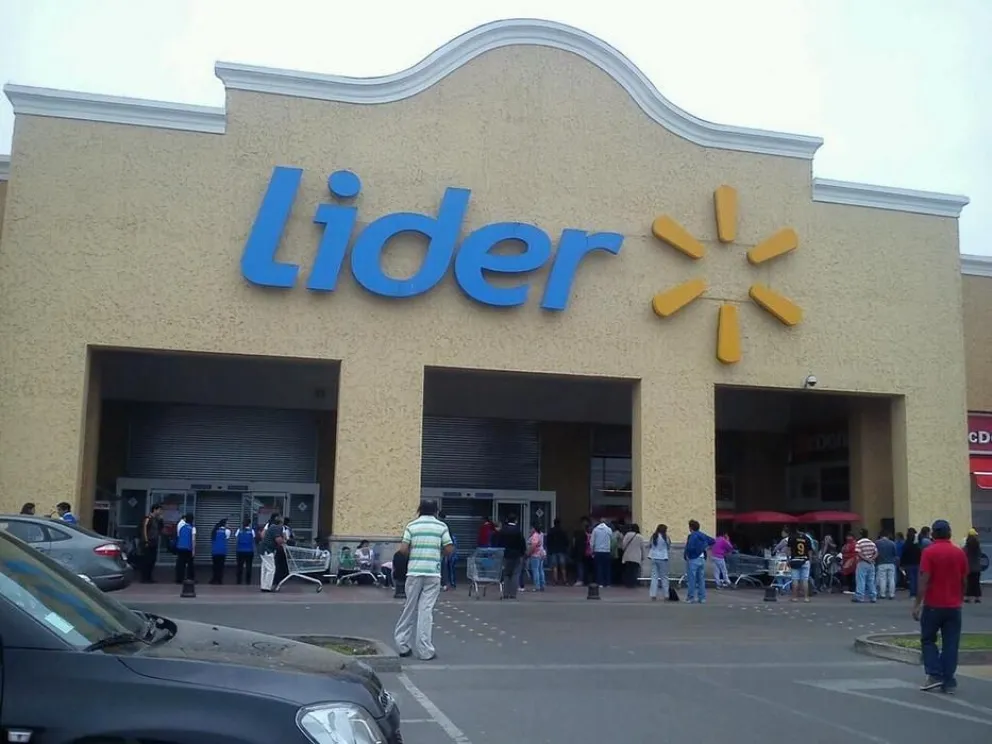Evacúan supermercado en La Serena