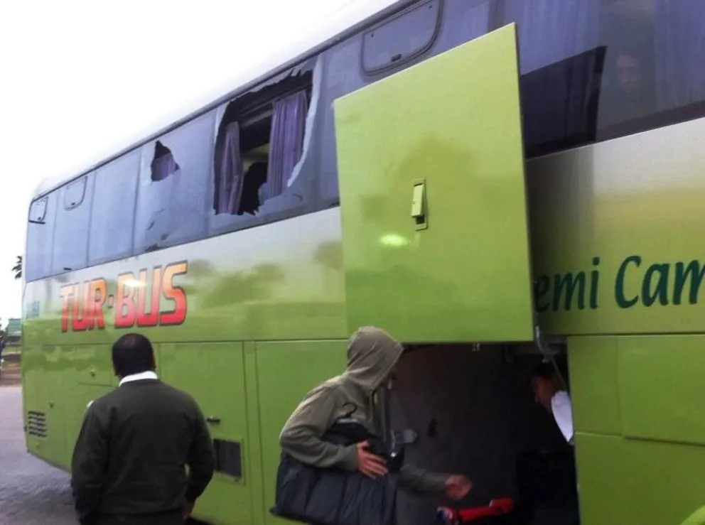 Desconocidos apedrean máquina de pasajeros en la Ruta 5 en La Serena
