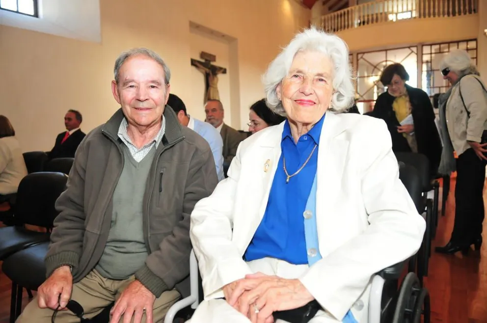 Escritores reciben el Premio Regional de Literatura