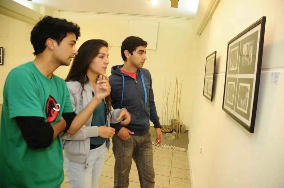 Alumnos de Periodismo de la ULS participan en exposición fotográfica