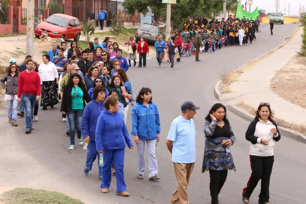 Alta participación de la comunidad marcó la primera  “Caminata Saludable” realizada en sector San Juan