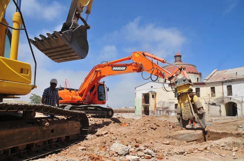 Autoridad inspecciona avance de los trabajos en excárcel de La Serena