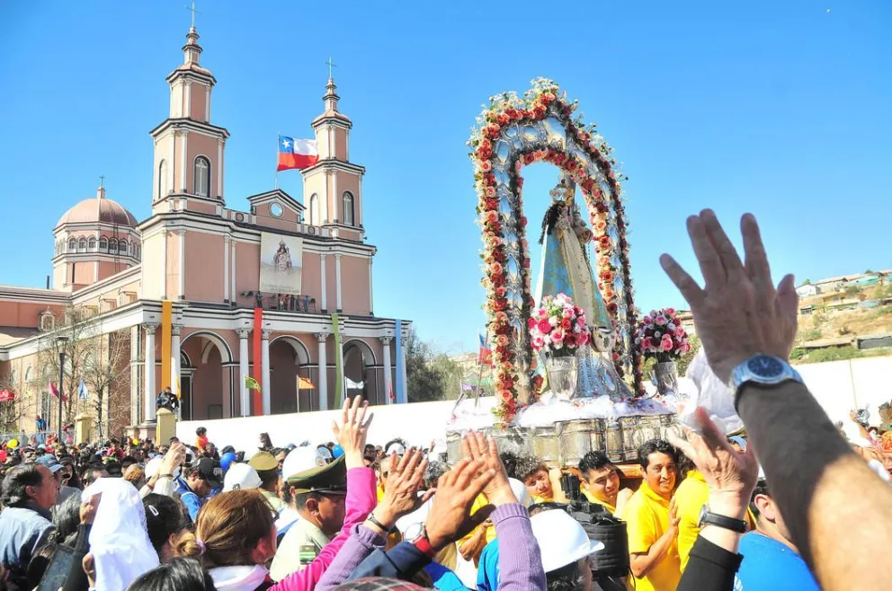 Miles de fieles participan en la Fiesta Chica de Andacollo