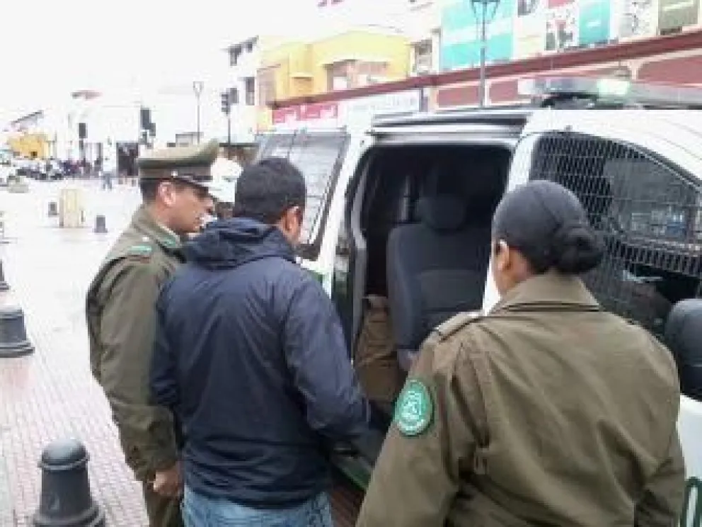Sujeto golpeó a guardia de banco en La Serena
