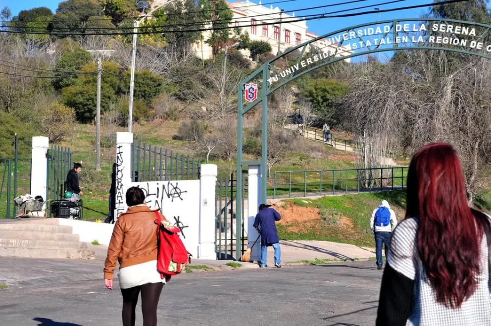 Campus Andrés Bello amanece abierto y Feuls llama a continuar movilizados