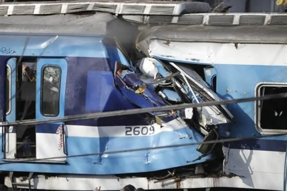 Gobierno argentino confirma tres muertos y 155 heridos en choque de trenes