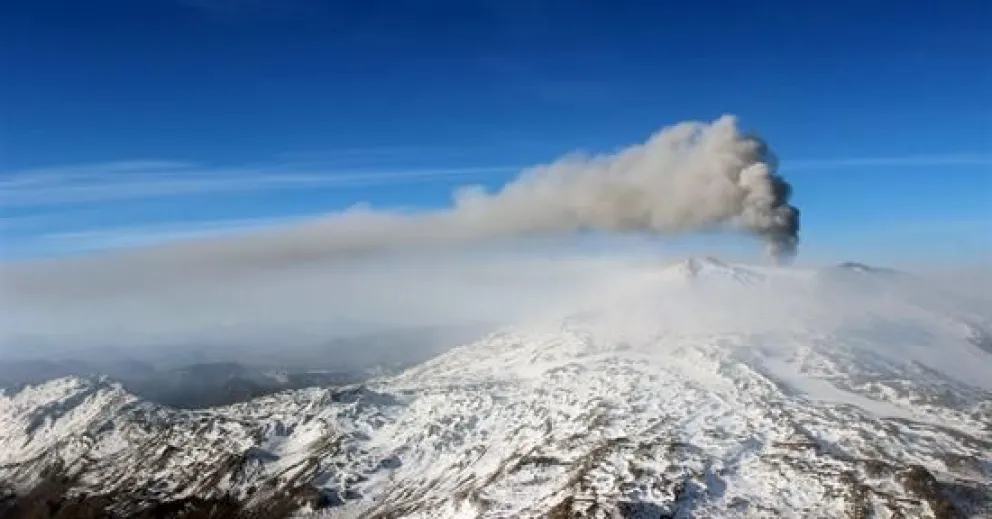 Autoridades esperan terminar hoy evacuación en volcán Copahue