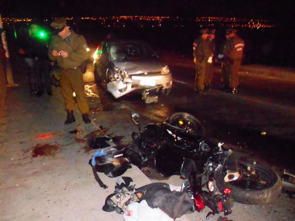 Motorista resulta con lesiones graves en choque de madrugada