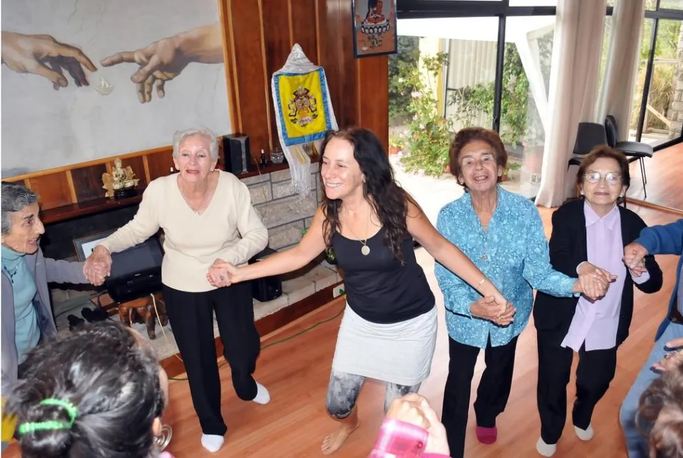 La biodanza, un camino para los adultos mayores