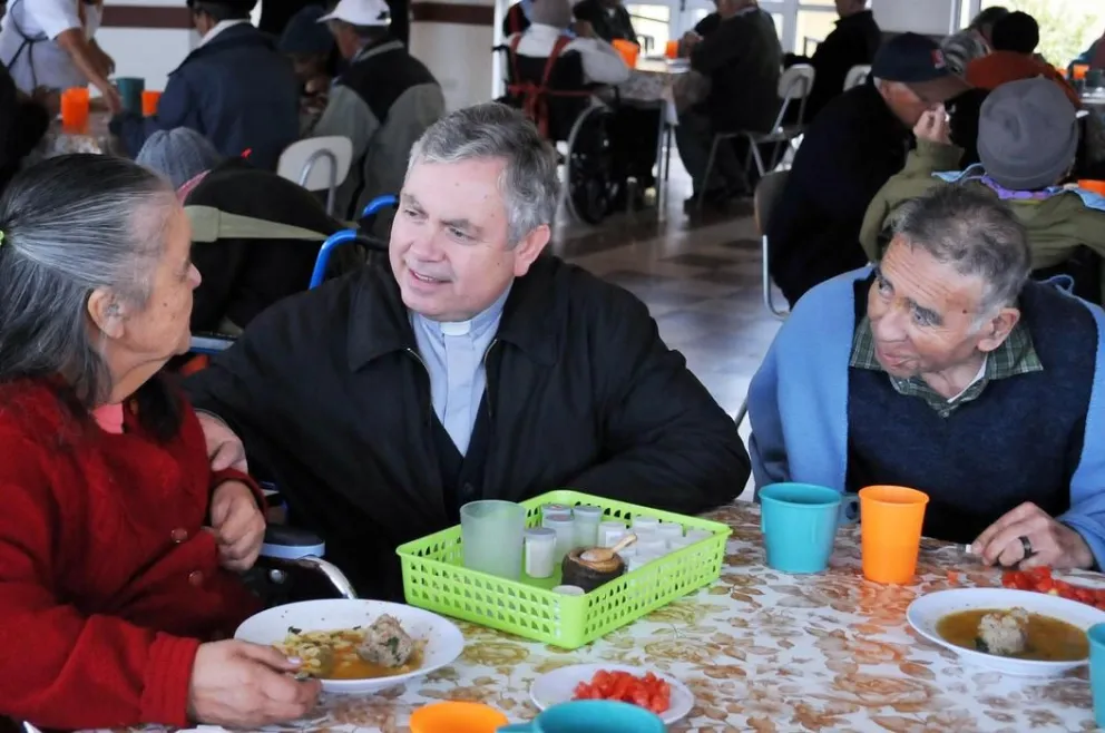 Capellán Fundación Las Rosas: “Tenemos una cuenta pendiente con los ancianos”