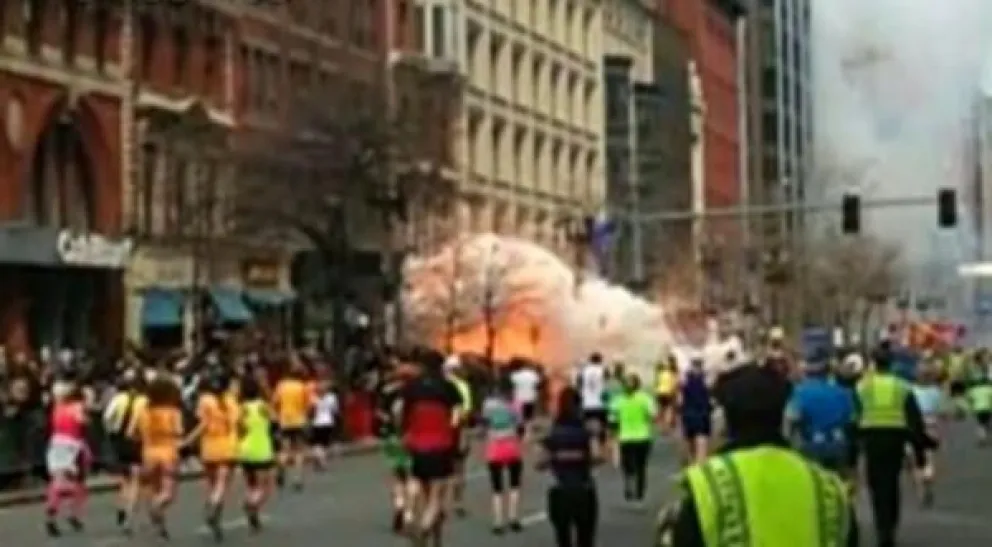 Varios heridos tras dos explosiones en línea de meta de maratón de Boston