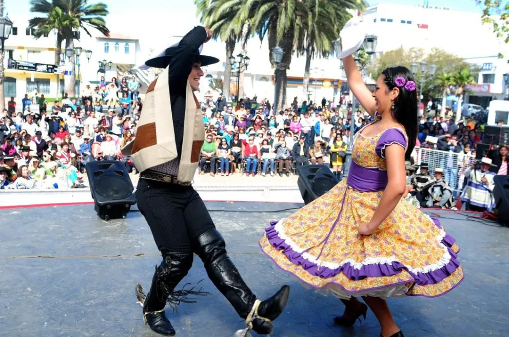 Lorena Barraza y Neytan Klenren son los ganadores del campeonato comunal de cueca de Coquimbo