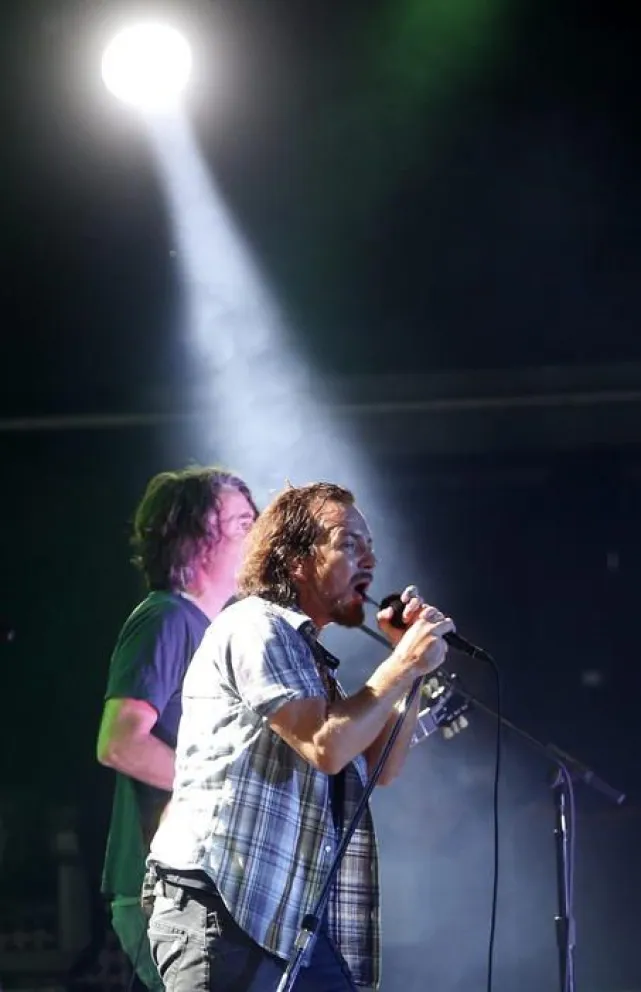 Pearl Jam, Kaiser Chiefs y Queens of the Stone Age subliman el universo rock