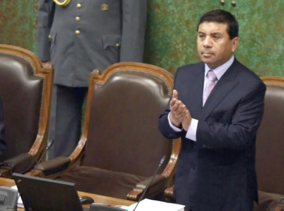 Velásquez asume una vicepresidencia  de la Cámara de Diputados pese a críticas