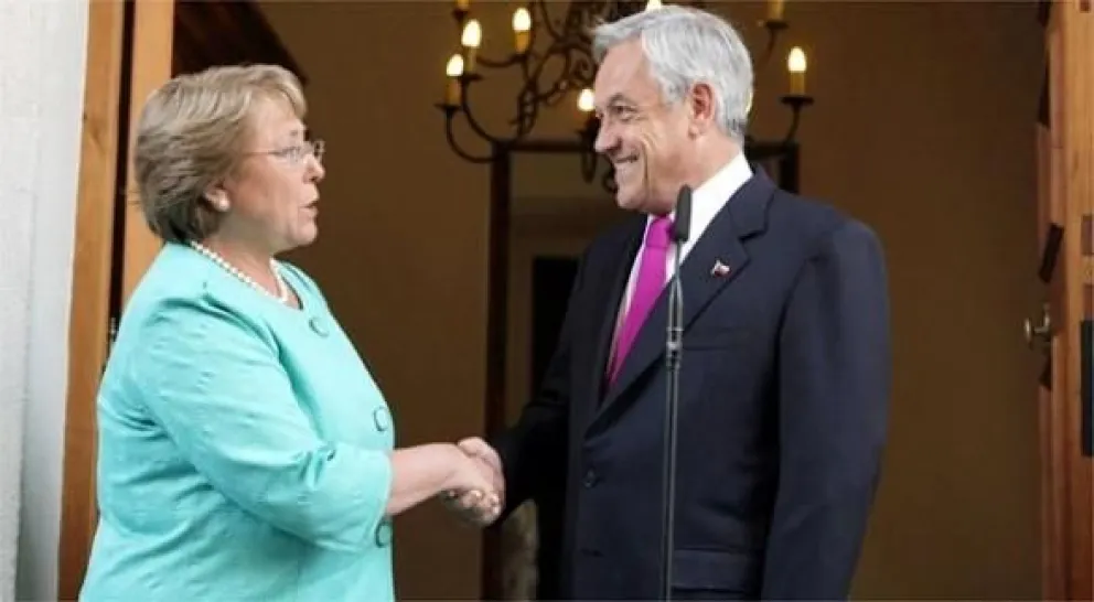 Piñera emplaza a Bachelet y oposición cuestiona su rol
