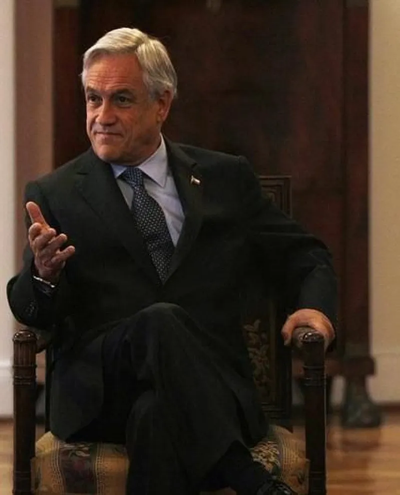 Piñera emplaza a Bachelet y pide que responda a la ciudadanía por sus errores