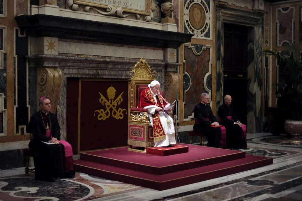 El Papa Benedicto XVI renuncia y se inicia el período de Sede Vacante en el Vaticano
