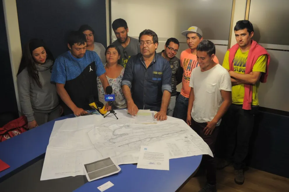 Los afectados llegaron a las oficinas del Diario El Día para dar a conocer su problemática