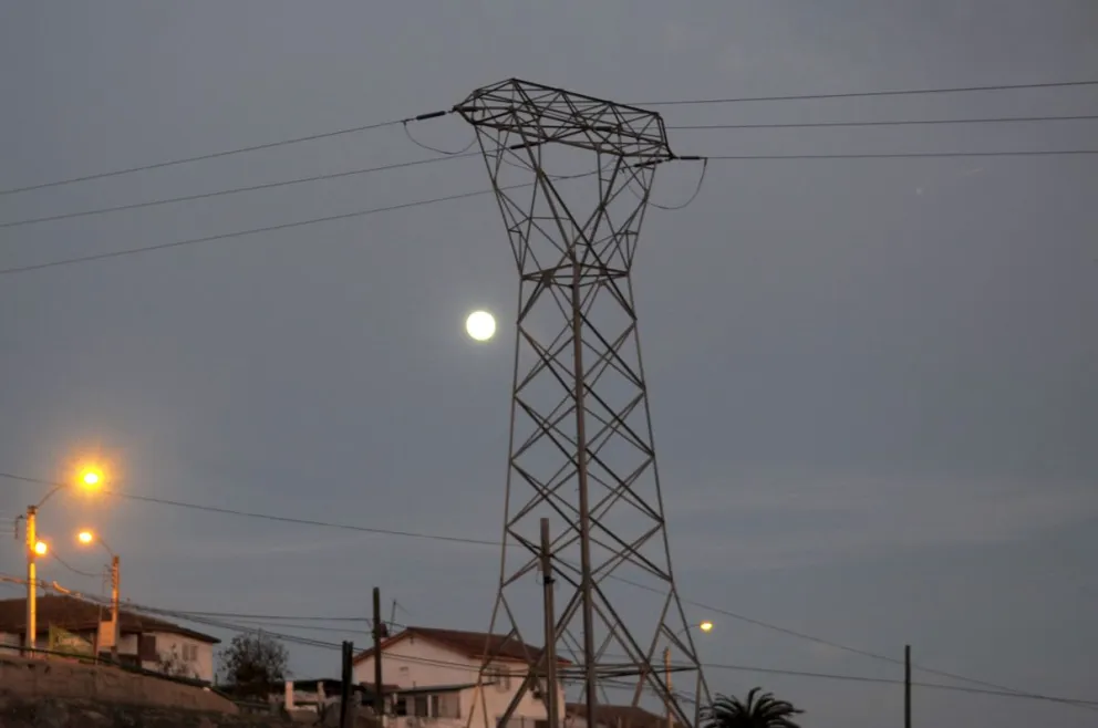Esta iniciativa abastecerá las necesidades de electricidad de los clientes regulados de los Sistemas Interconectados SIC y SING por 20 años a partir del año 2021. FOTO ARCHIVO EL DÍA