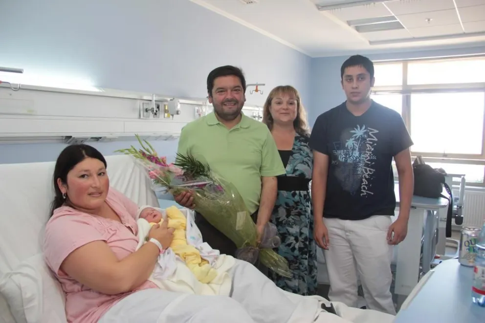 Alcalde Galleguillos visita a los recién nacidos en el hospital San Pablo