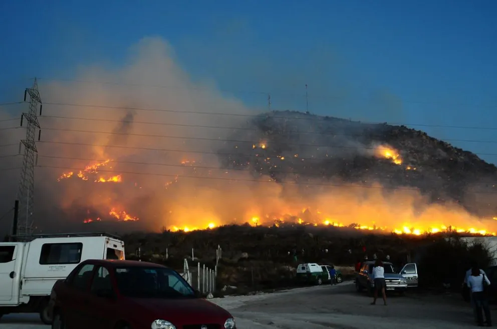 RESUMEN 2012: Incendios colocan en jaque a bomberos