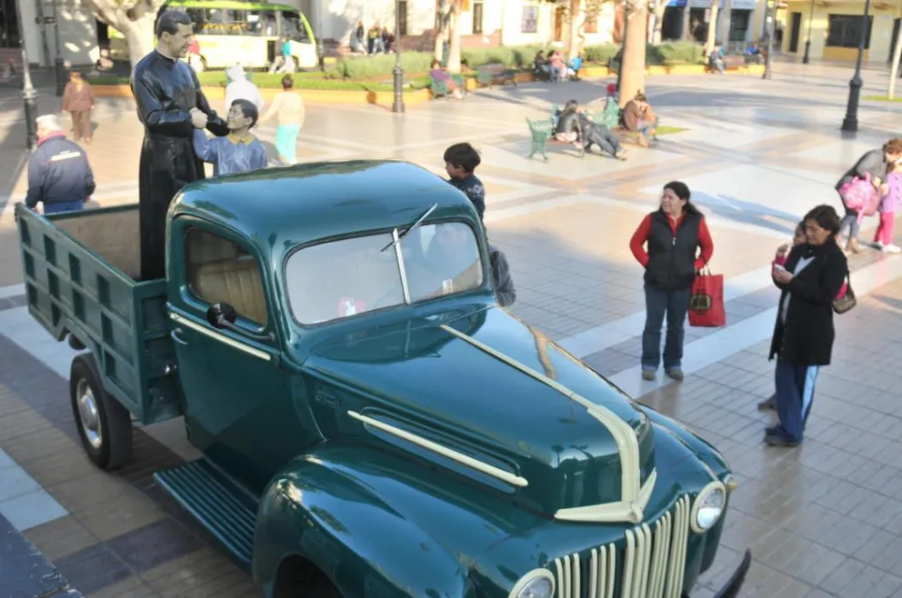 Camioneta Verde del Padre Hurtado: recorriendo los caminos de un hombre santo