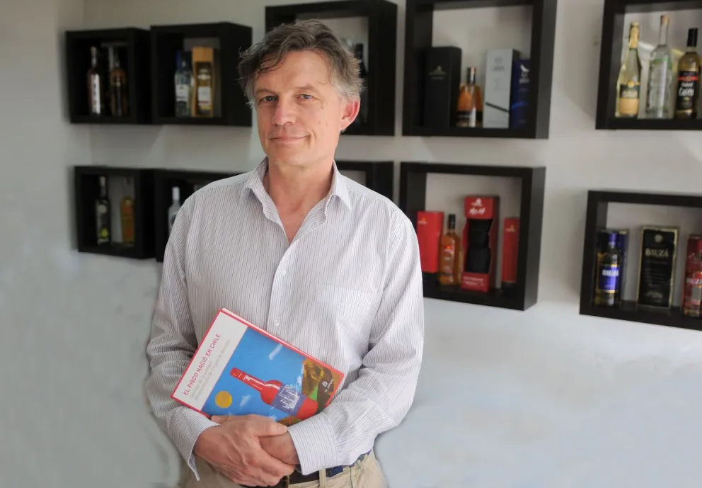 El profesional señala que incluso ellos mismos han enviado los documentos de prueba a quienes han realizado consultas desde ese país, por lo cual sí los conocen. FOTO LAUTARO CARMONA