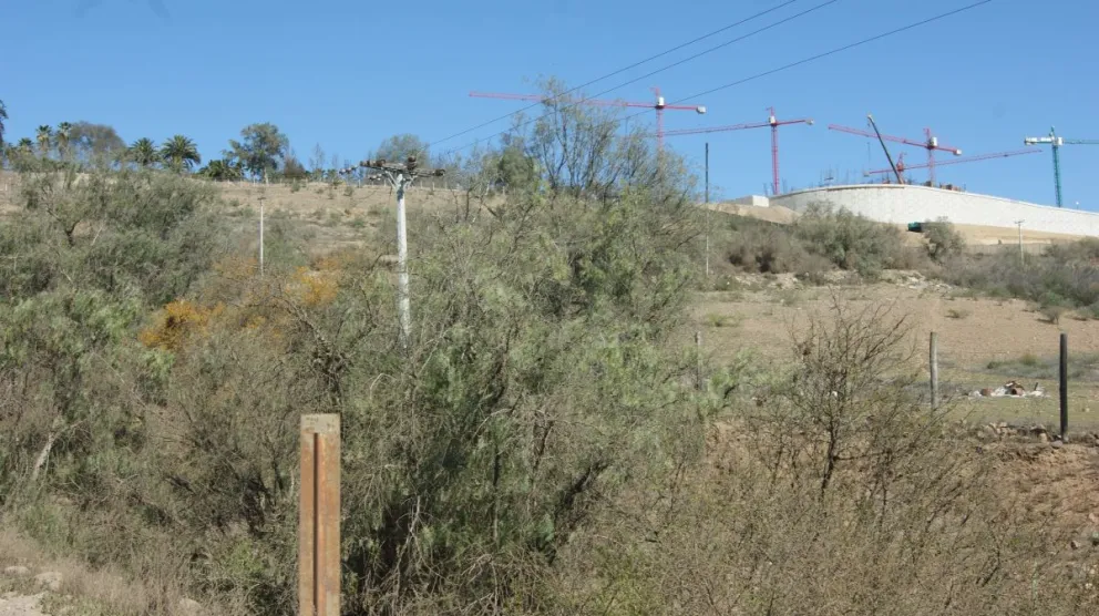 En el sector de Talhuén, se encuentra el terreno autorizado por Bienes Nacionales para la construcción del CFT, el que hasta la fecha sigue tal cual como se entregó.