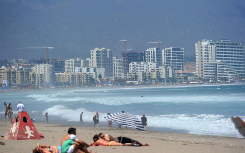 Uno de los objetivos de este acuerdo es, por ejemplo, que los empresarios pisqueros puedan comenzar a promocionar lugares como la Avenida del Mar como destino regional, en las diversas ferias y concursos que participan. FOTO ANDREA CANTILLANES