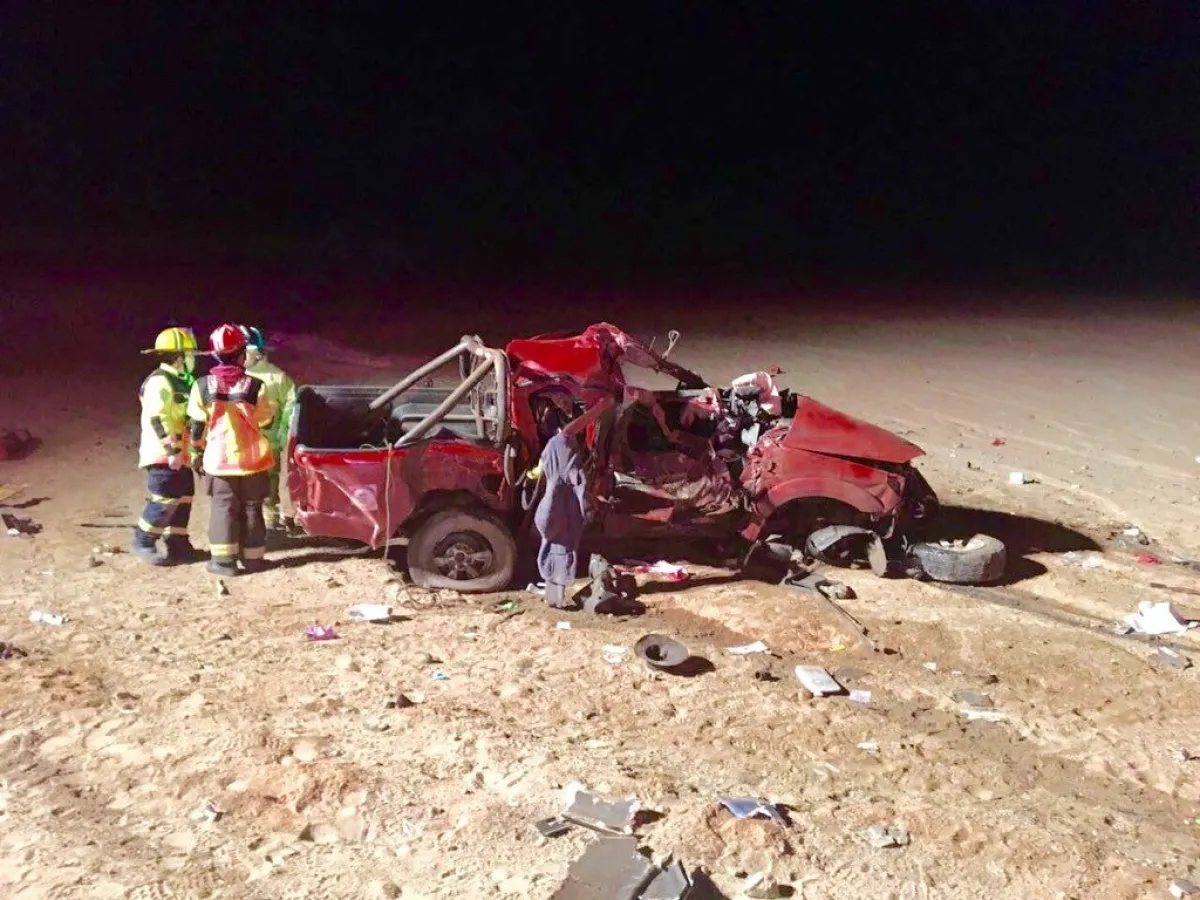 Dos muertos y 8 heridos en choque frontal entre camioneta y bus en ...