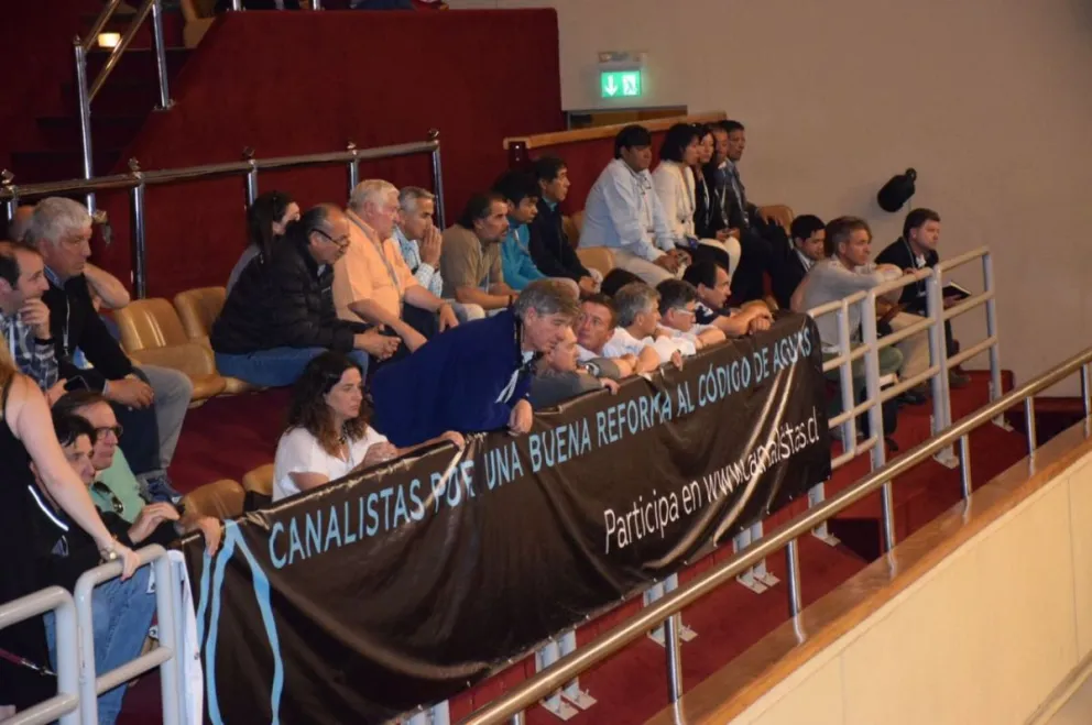 Dirigentes del agro y de las asociaciones de regantes estuvieron presentes en el Congreso durante la votación. FOTO CEDIDA