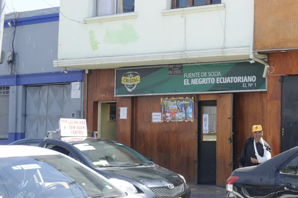En calle Camilo Henríquez está ubicado el local "El Negrito Ecuatoriano"