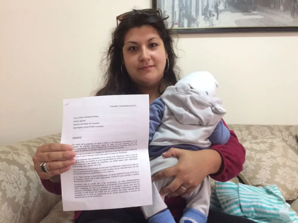 Johanna aún no puede creer lo que le está pasando, espera que su situación se soluciones lo antes posible ya que lo está pasando muy mal junto a su familia. Foto: Diario El Día