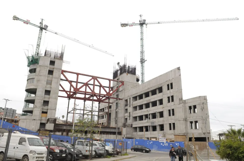 El Gobierno Regional, como mandante de la obra, debe asumir el protagonismo necesario para junto al municipio sacar adelante este ansiado proyecto para la comuna puerto. Foto: Andrea Cantillanes