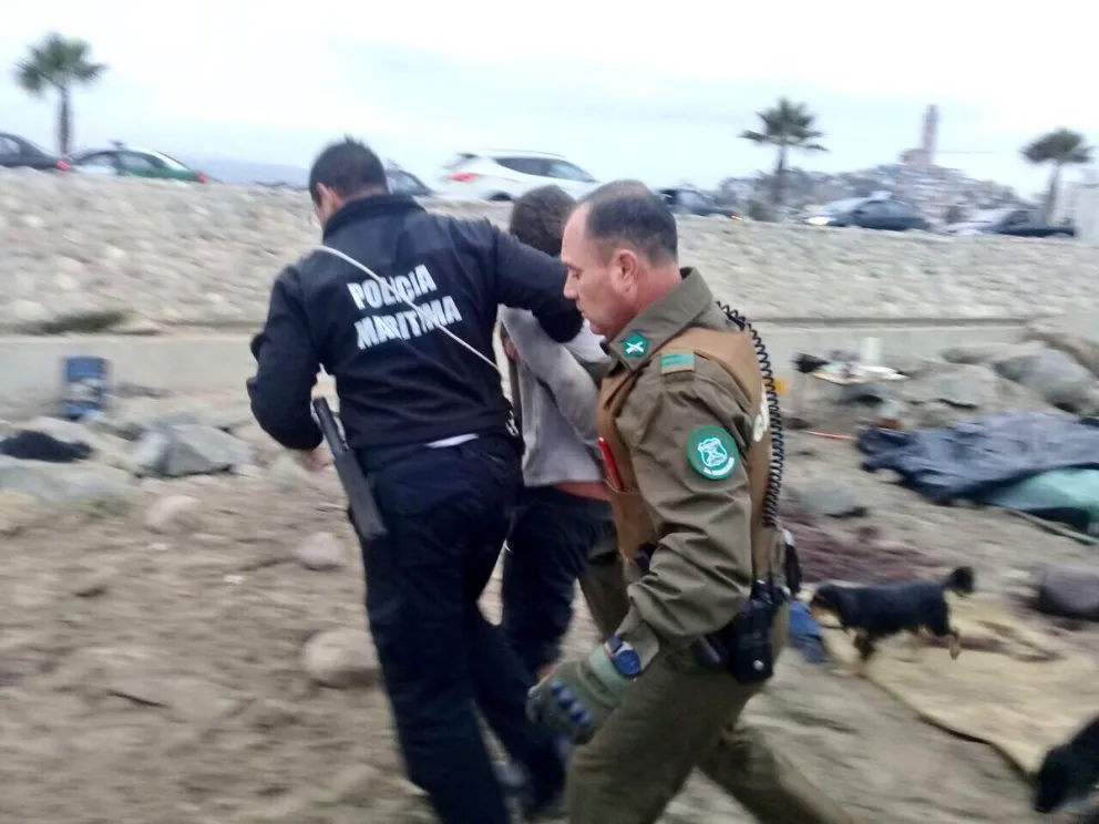 Dos fueron las personas detenidas por Carabineros y Policía Marítima en el sector de la Playa Changa. Foto Cedida