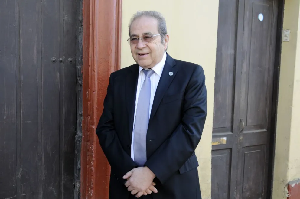 En su segundo periodo como rector de la casa de estudios, Jorge Tabilo Álvarez espera seguir con el gran trabajo que ha desarrollado la institución en sus 61 años de historia. Foto: Andrea Cantillanes
