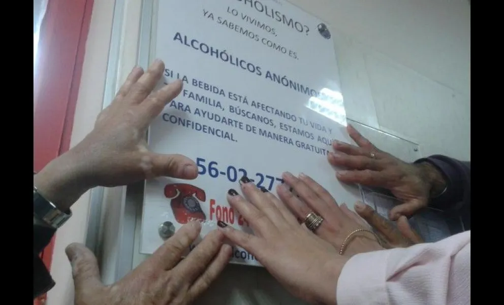 El alcoholismo es uno de los problemas que afecta a muchas personas, sin embargo muchas no saben a quien acudir en busca de ayuda, para ello está el trabajo de Alcohólicos Anónimos. Foto: El Día