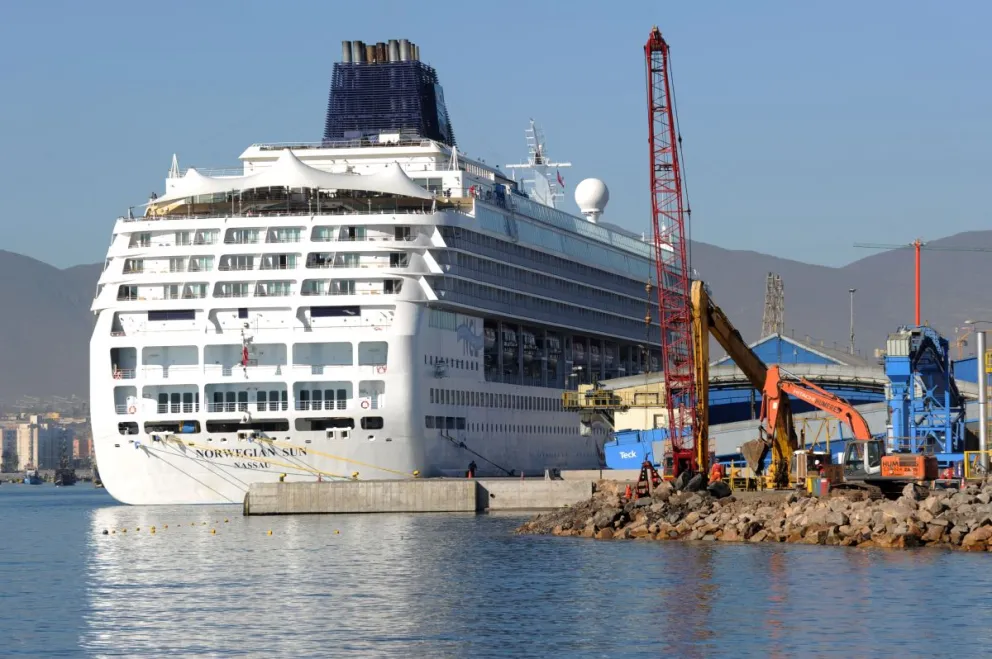 La nave Norwegian Sun, fue la encargada de cerrar la temporada de cruceros en la comuna de Coquimbo. Foto:Lautaro Carmona