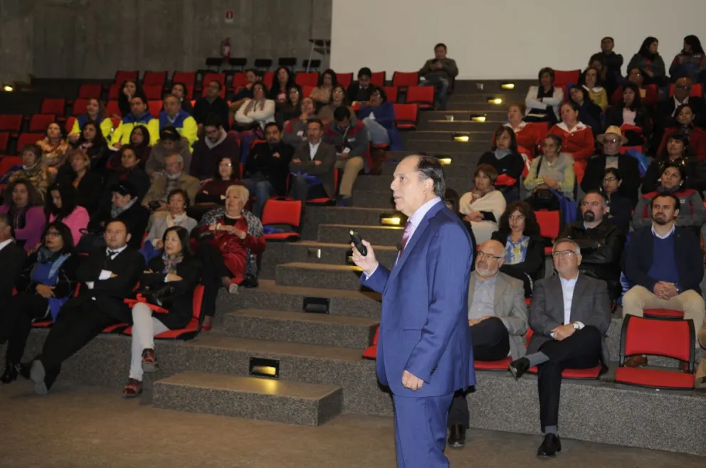El director del Servicio de Salud, Ernesto Jorquera, calificó como histórica la inversión en hospitales y centros de salud que se ha conseguido en la zona.