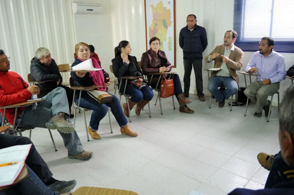 La instancia, que se realizó en las dependencias del relleno sanitario, permitió conocer las inquietudes de los vecinos y buscar alternativas. Foto: Lautaro Carmona