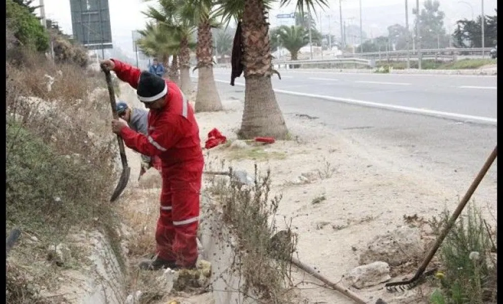 Cuadrillas municipales se encuentran trabajando en la limpieza y retiro de escombros para evitar mayores complicaciones con las precipitaciones. Foto: El Día