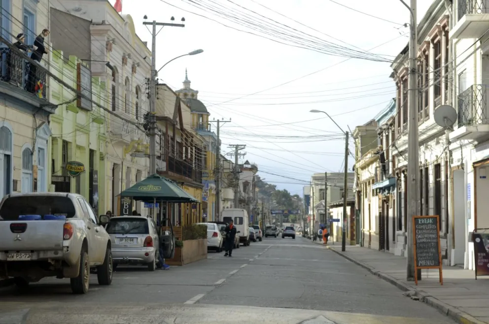 Volver a revitalizar el Barrio Inglés es uno de los principales desafíos de las autoridades, quienes trabajan junto a las policías y locatarios para mejorar las condiciones del sector. Foto: Andrea Cantillanes
