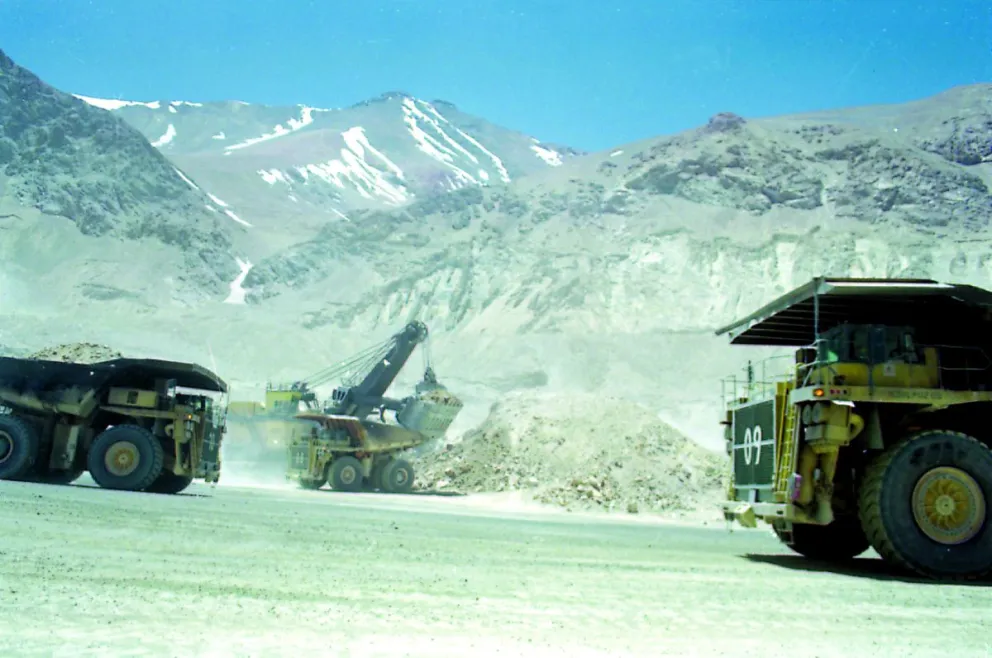 La mayor producción de molibdeno, hierro y cobre serían las razones del alza en el sector minero,  este último producto, atribuido principalmente a la mayor ley del mineral extraído.